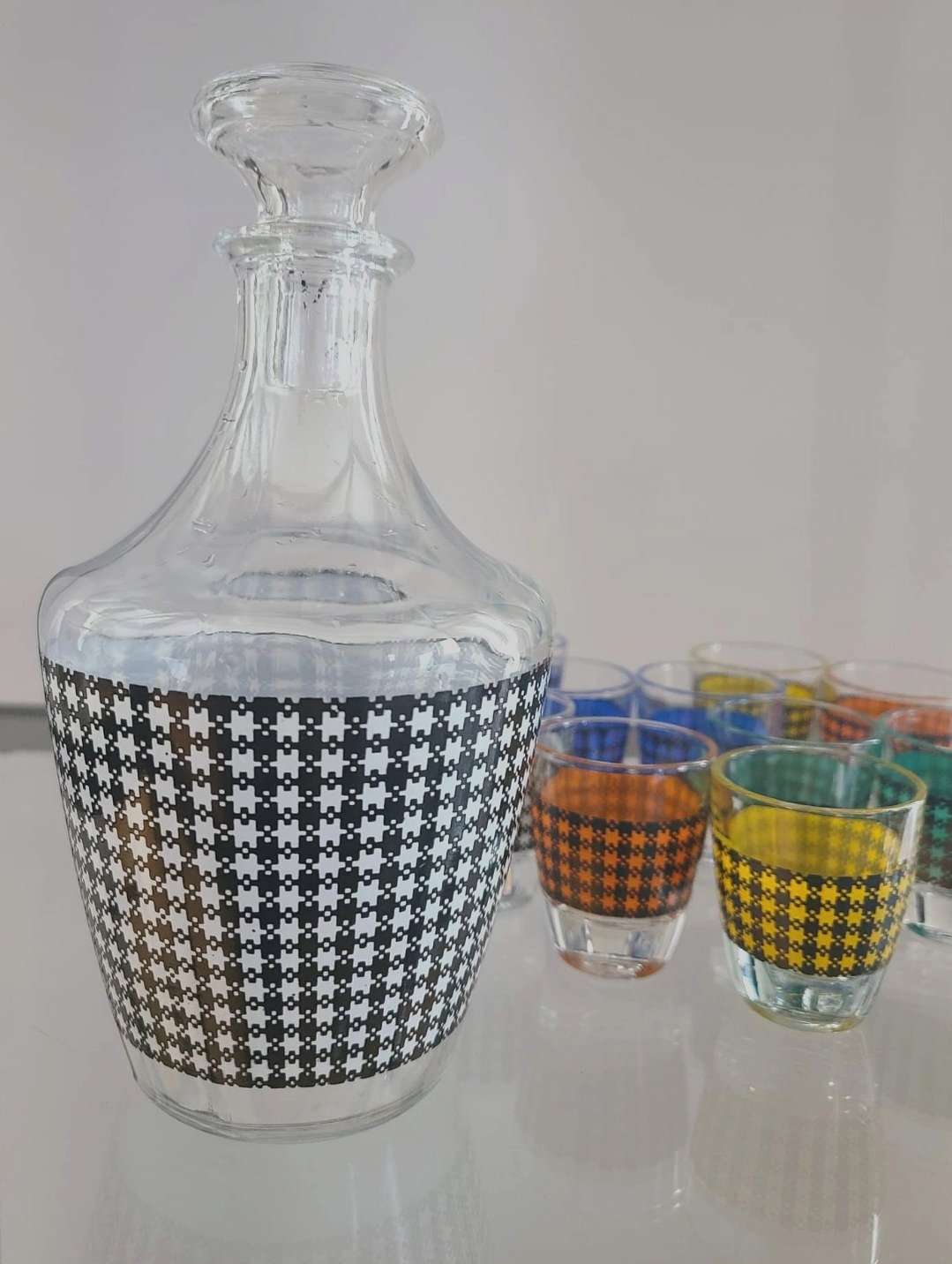French harlequin vintage decanter with 12 glasses - Classic & Kitsch